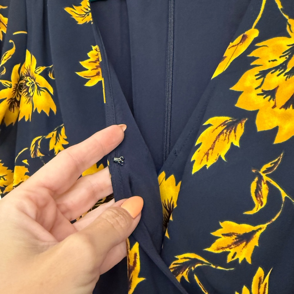 NWOT navy floral pleated dress - Picture 3 of 11